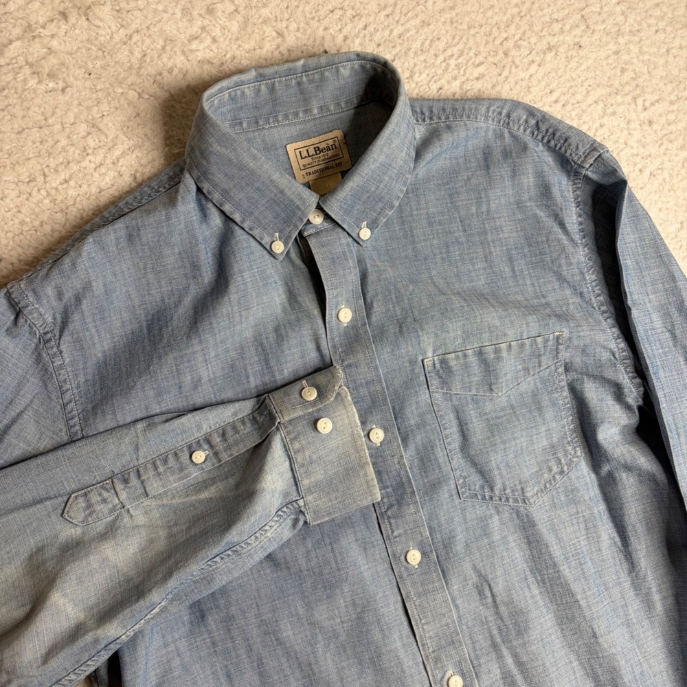 L.L. Bean Mens Traditional Fit Chambray cat eye buttons Shirt Blue M 500505